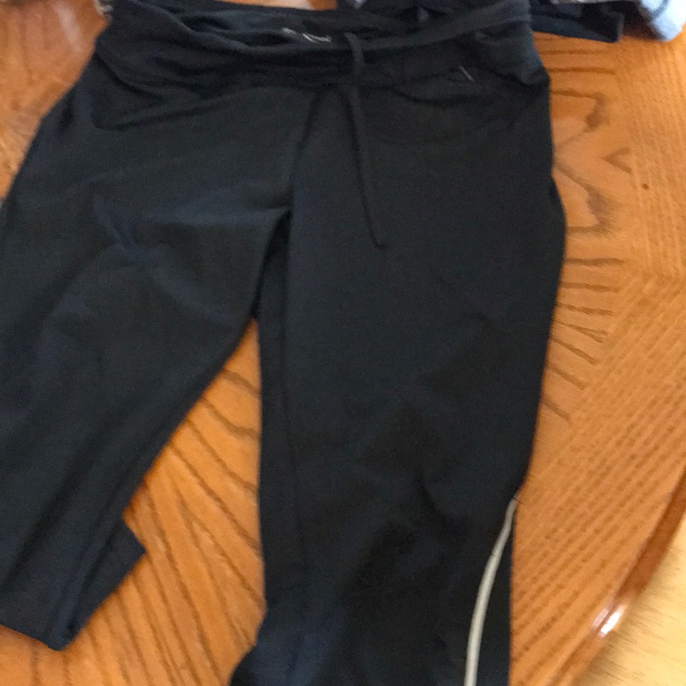 Black cropped workout pants